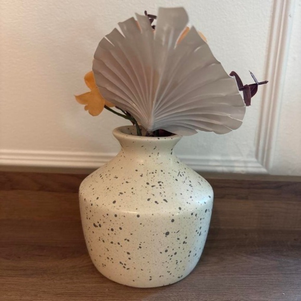 Speckled White Ceramic Vase with Artificial Floral Stems Modern Home Decor Set - Picture 4 of 4